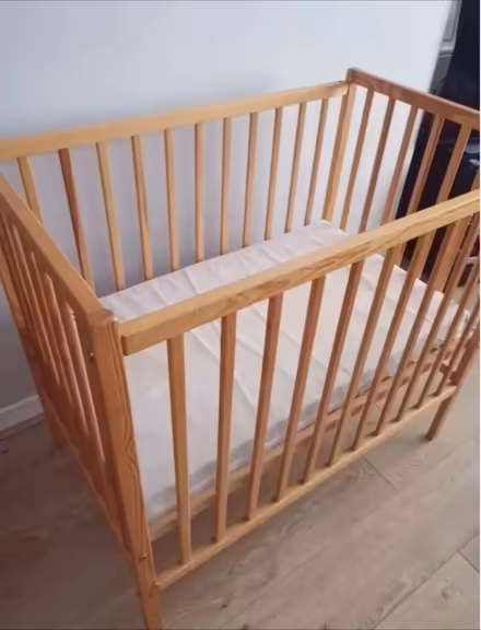 Photo of free Baby cot (SW15 roehampton) #2