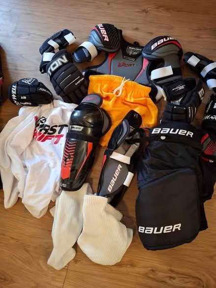 Photo of free kids hockey equipement (Grange/Auden area) #2