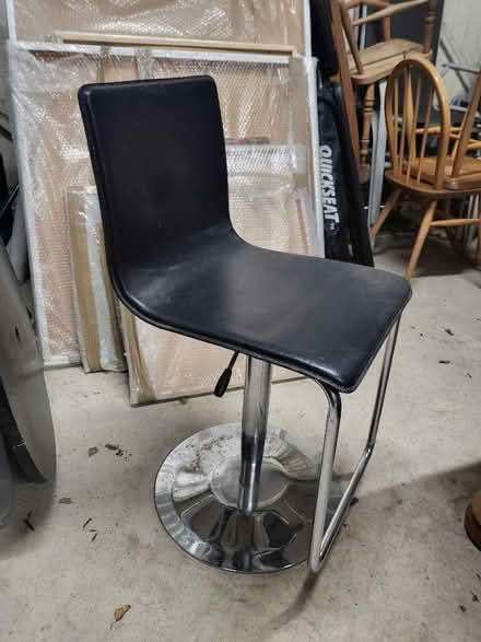 Photo of free Adjustable height swivel bar chair (Middlestown WF4) #4