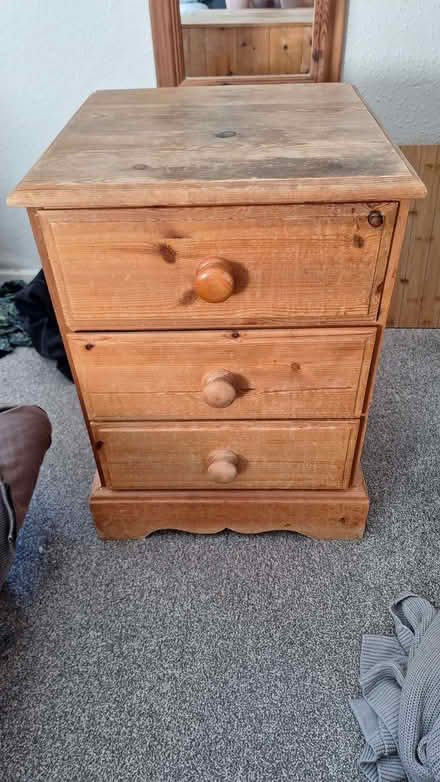 Photo of free Pine drawers/bedside table (Tooting SW17) #2