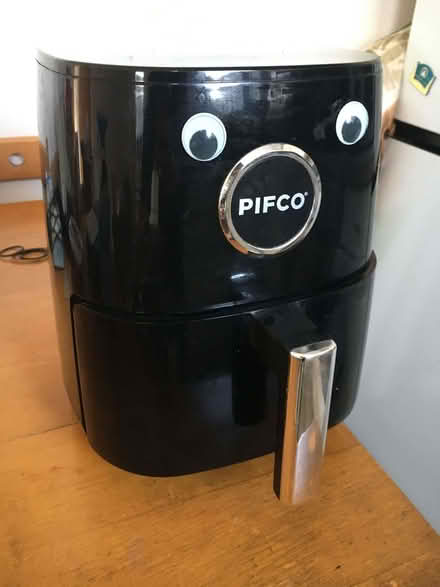 Photo of free Air Fryer - Teflon come off (Creswell ST16) #1
