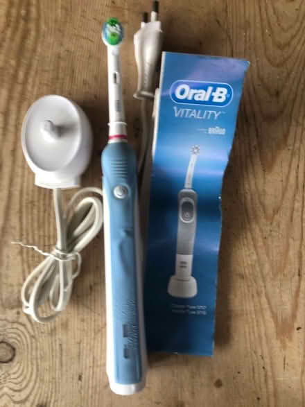 Photo of free BRAUN ORAL-B electric toothbrush and charger (Hastings TN35) #1