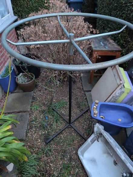Photo of free Circular retail clothing rail (NW11 Temple Fortune) #2