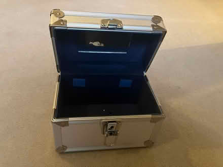 Photo of free Small metal carrying case (Barnsbury Street, Islington N1) #2