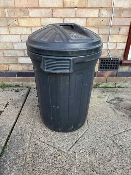 Photo of free 80 Litre Plastic Outdoor Dustbin (Wigston Magna) #1
