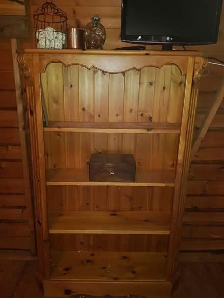 Photo of free solid pine bookcase (S40 Chesterfield) #1