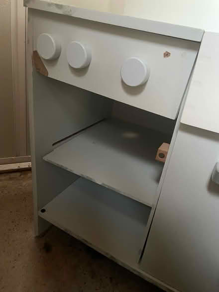 Photo of free Petite Amelie kitchen (Little Neston) #2