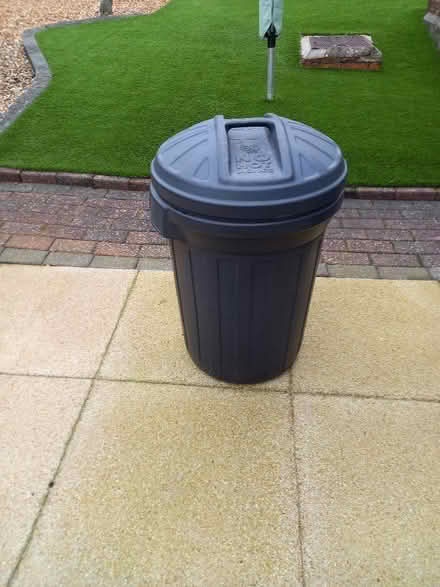 Photo of free dustbin (Barry CF62) #1