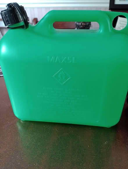Photo of free petrol can (Loughton IG10) #1