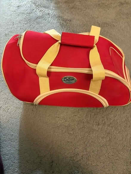 Photo of free Sports bag or overnight bag (Windlesham GU20) #2