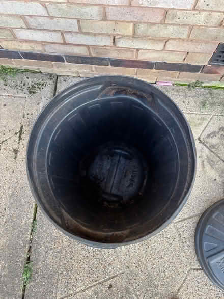 Photo of free 80 Litre Plastic Outdoor Dustbin (Wigston Magna) #3