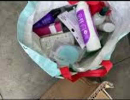 Photo of free bag of cosmetics toiletries (N22) #1