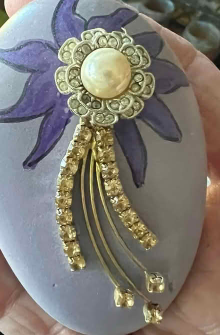 Photo of Broken or old costume jewellery (Bromley BR2) #1