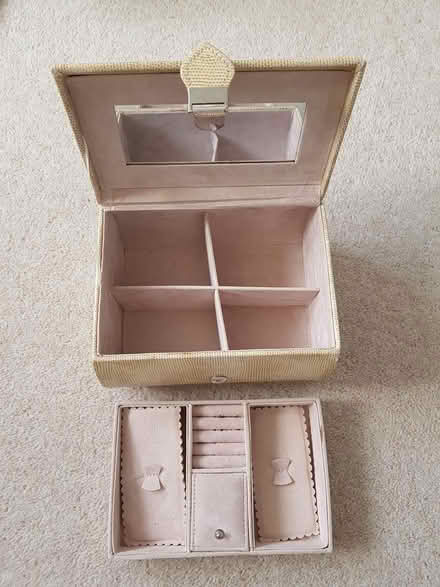 Photo of free Make-up and jewellery case (Fairview GL52) #3