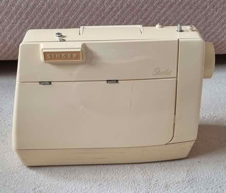 Photo of free singer starlet sewing machine (Horndean PO8) #2