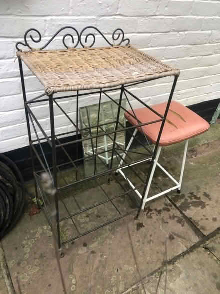 Photo of free Wicker topped-metal frame and stool for shed/ garden (Hastings TN35) #4