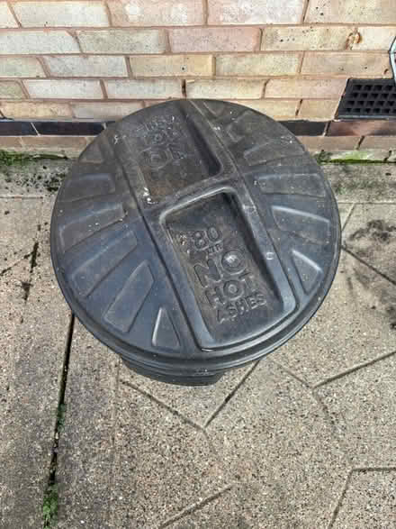 Photo of free 80 Litre Plastic Outdoor Dustbin (Wigston Magna) #2