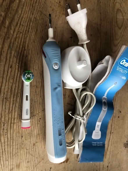 Photo of free BRAUN ORAL-B electric toothbrush and charger (Hastings TN35) #2