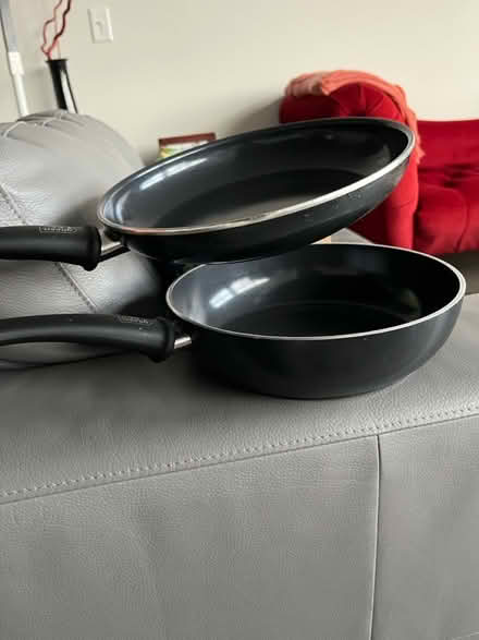 Photo of free pans (Mount Vernon Triangle) #2