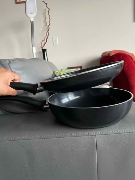 Photo of free pans (Mount Vernon Triangle) #3