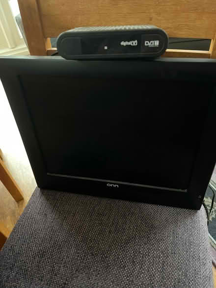 Photo of free Small tv (Wokingham RG40) #1