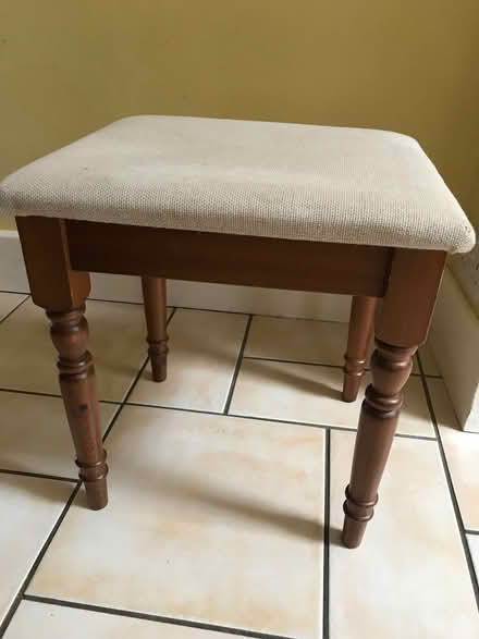 Photo of free Dressing table stool (Linslade LU7) #1