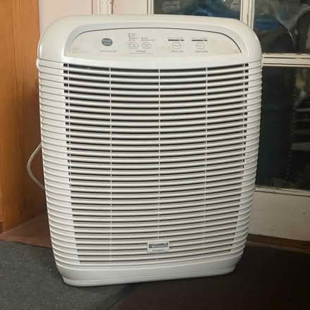 Photo of free True HEPA air cleaner (Ann Arbor near Hillside Terr.) #2