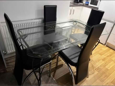 Photo of free Glass table (Bletchingdon OX5) #1