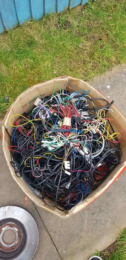 Photo of Wires (Northfield B31) #1