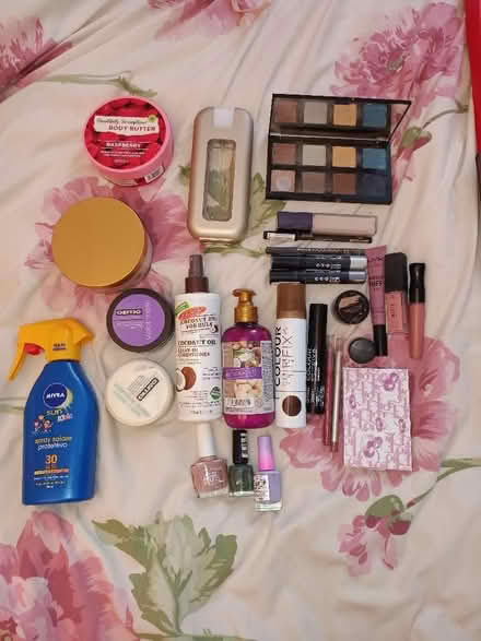 Photo of free Various Toiletries and Makeup (Bruntsfield EH10) #1