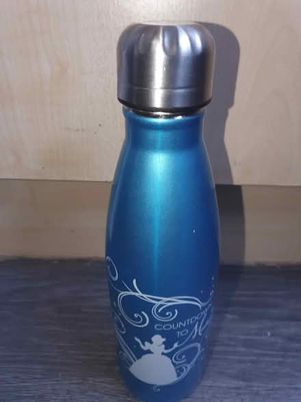 Photo of free Green girl sun hat water bottle (Luton) #3