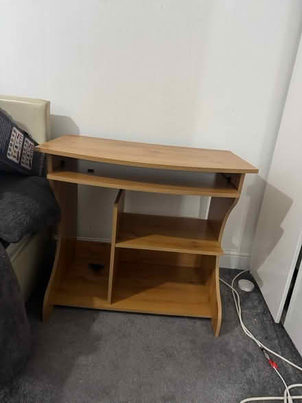 Photo of free A nice desk (EN11 8DQ) #2
