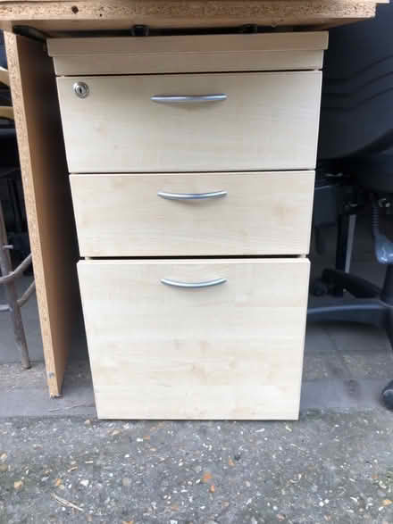 Photo of free Units & Table (Crystal Palace) #1