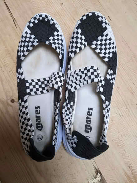 Photo of free Black and White Shoes size 39 (Pollards Hill CR4) #2