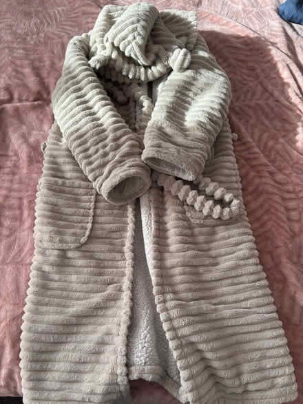 Photo of free Girls warm robe, size 9-12 y o (SE6) #1