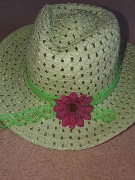 Photo of free Green girl sun hat water bottle (Luton) #1