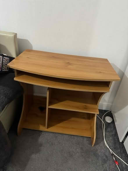 Photo of free A nice desk (EN11 8DQ) #1