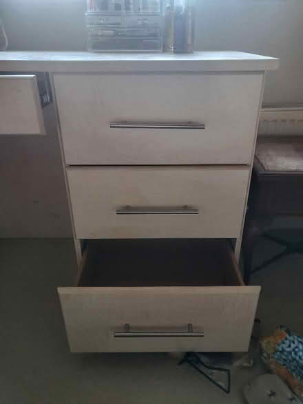 Photo of free Large dressing table (Middlestown WF4) #3