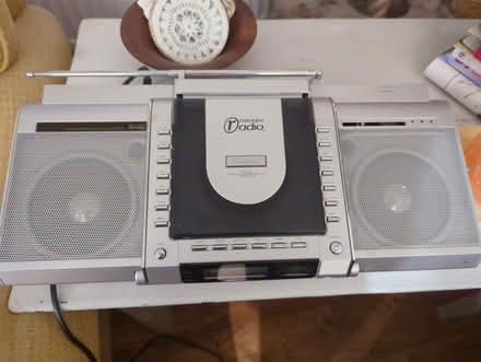 Photo of free CD player and radio (Lew OX18) #1