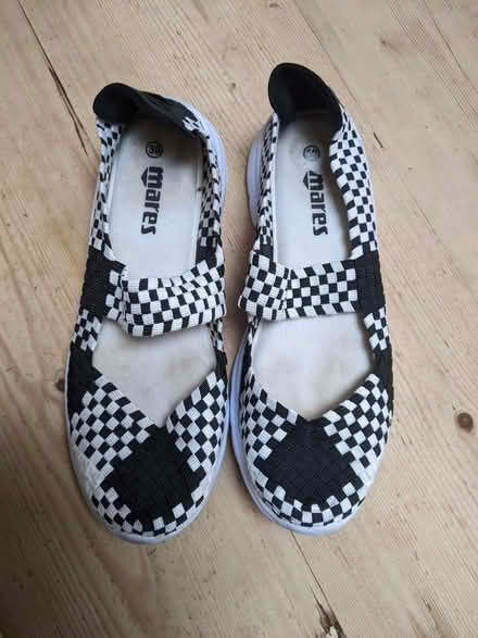 Photo of free Black and White Shoes size 39 (Pollards Hill CR4) #1