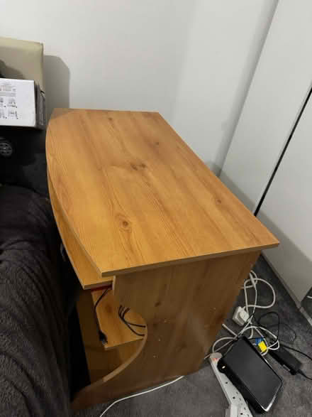 Photo of free A nice desk (EN11 8DQ) #3