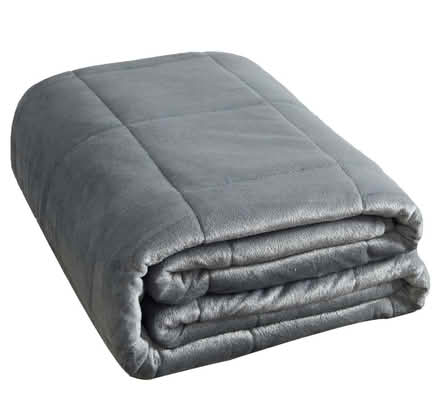 Photo of free weighted blanket (69th Ave btw 60th Ln & 60th st) #1