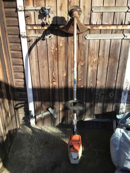 Photo of free stihl petrol strimmer, don’t know if it works (Presteigne LD8) #1