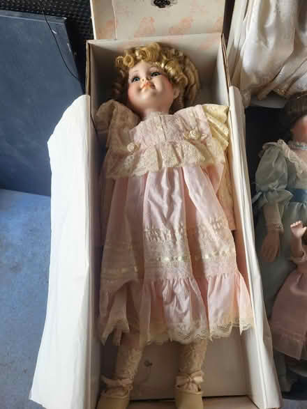Photo of free Vintage Porcelain dolls (Crystal Palace) #2