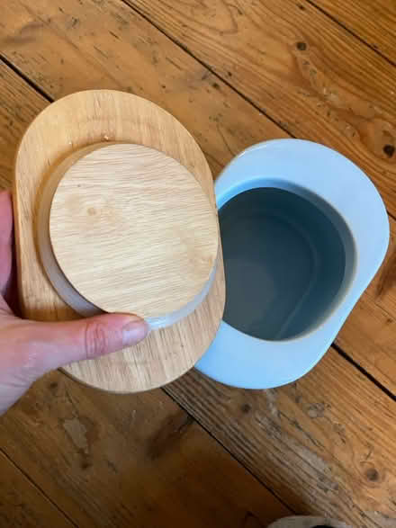 Photo of free Biscuit tin (Upper Clapton E5) #2