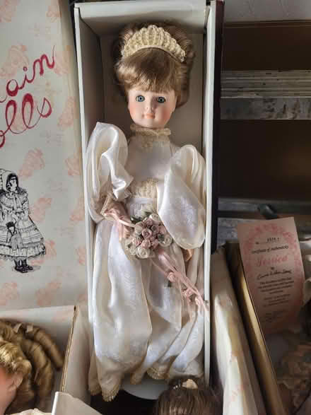 Photo of free Vintage Porcelain dolls (Crystal Palace) #4