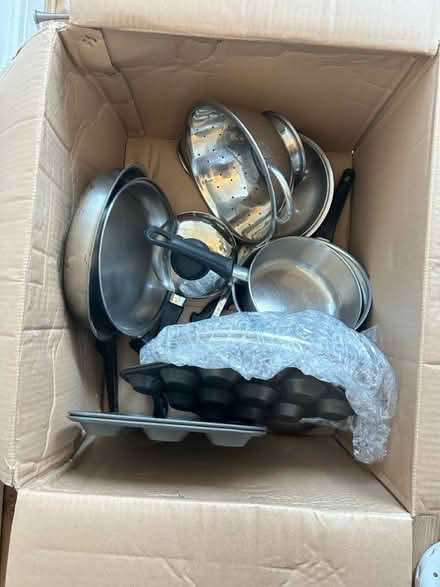 Photo of free Pots, pans, trays, kitchen bits (RM8) #2