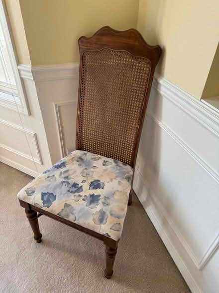 Photo of free Dining room table and 6 chairs (Kent WA) #4