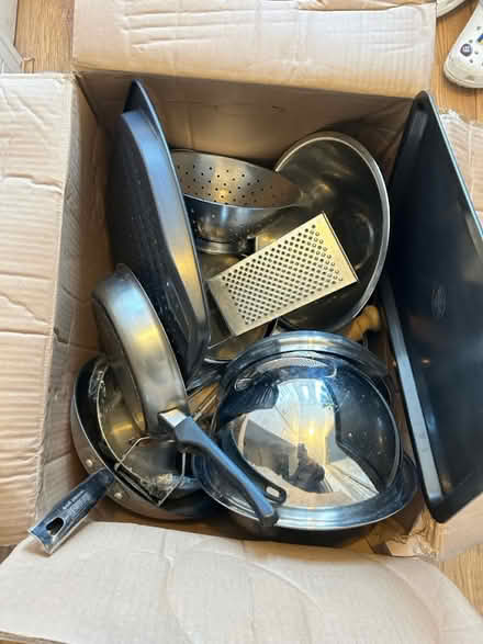 Photo of free Pots, pans, trays, kitchen bits (RM8) #1
