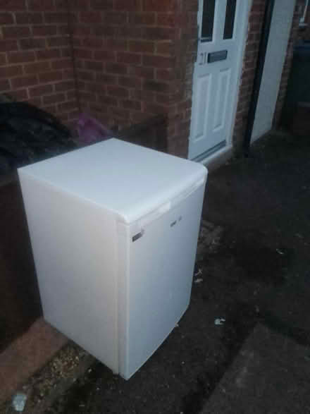 Photo of free Clean working fridge (Watford WD18) #1